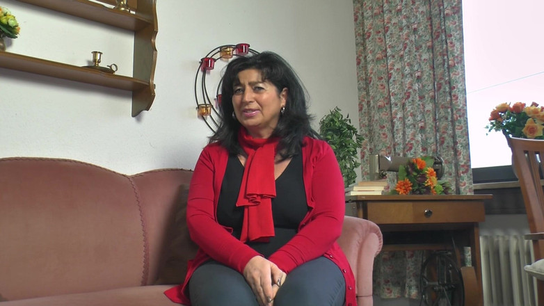 Deutsche Madchen: Big boobed niemiecka babcia pozuje w akcji solo