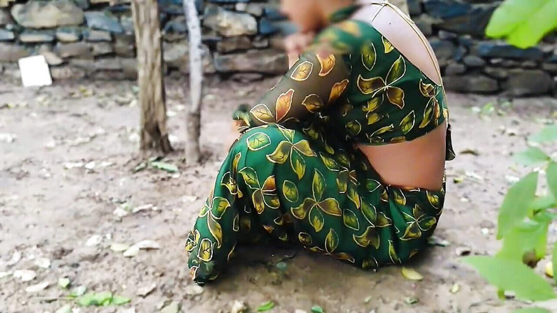 Fuckkkker: Scopata hardcore con la sorellastra dopo che è sola nel giardino...