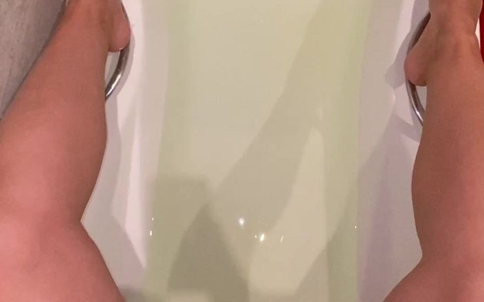 Ms Pee Piss: Pee in the bathtub before washing