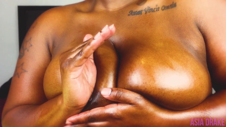 Dark Wet Dreemz: Huge black boob play