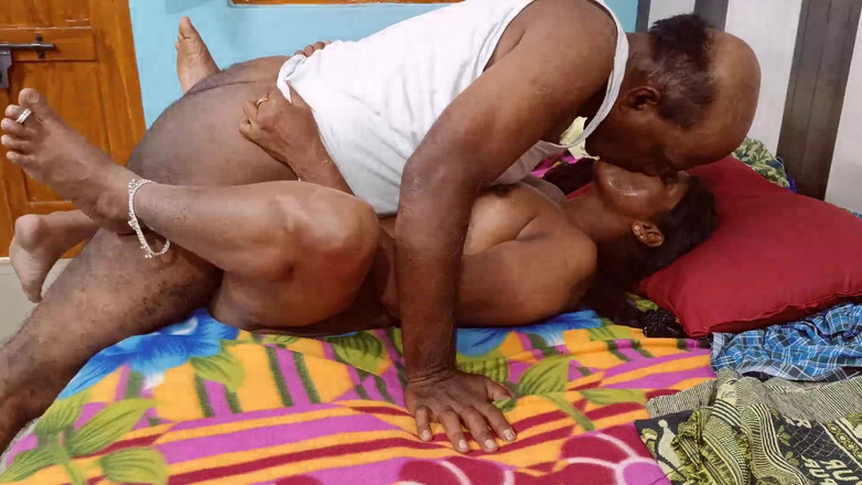 Desi palace: Индийскую бхабхи дези трахнули в Сари