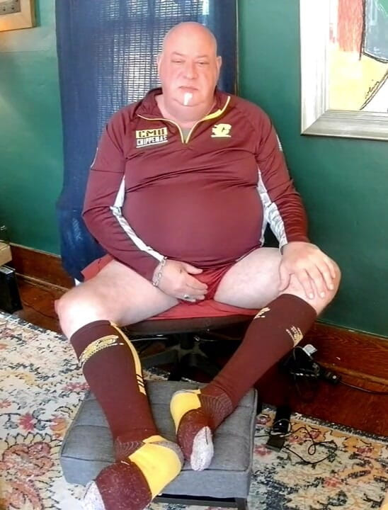 beardaddychub: Coach Teaches Player How to Relieve Stress!