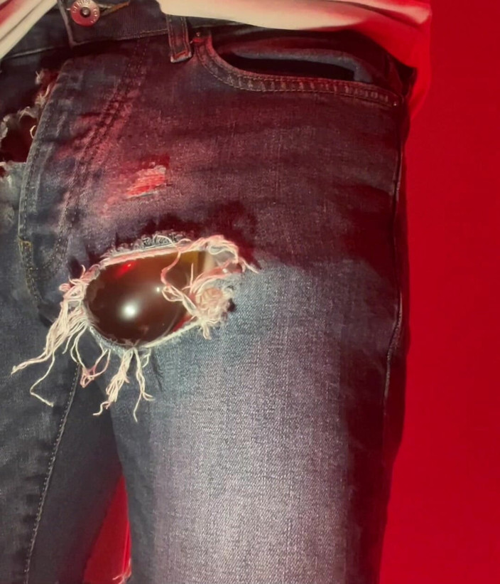 AmateurBoysPissing: Amateurjunge pinkelt in ein Kondom