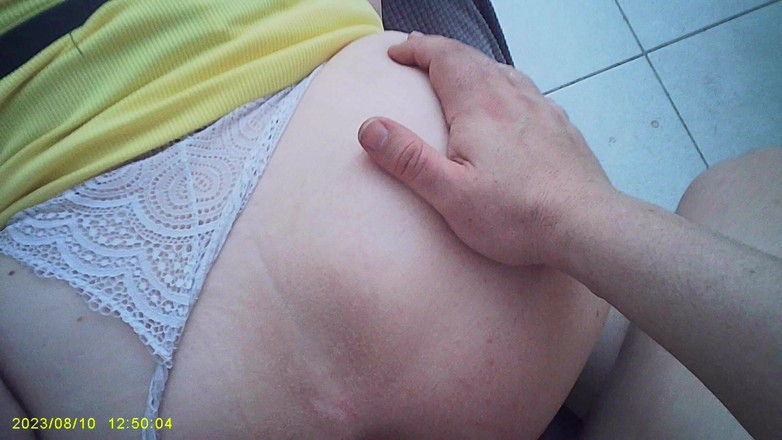 Sofy13: 他以第一人称视角传播我的刺痛并用力操我的小屁股