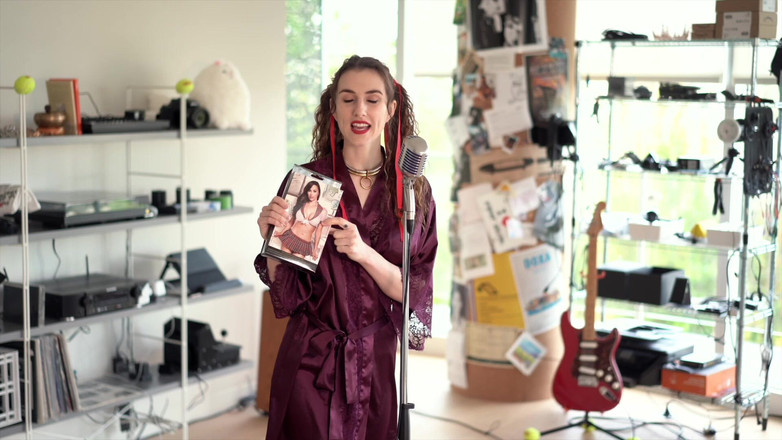 Piper Blush: Учительське улюбленця, повстанське відео