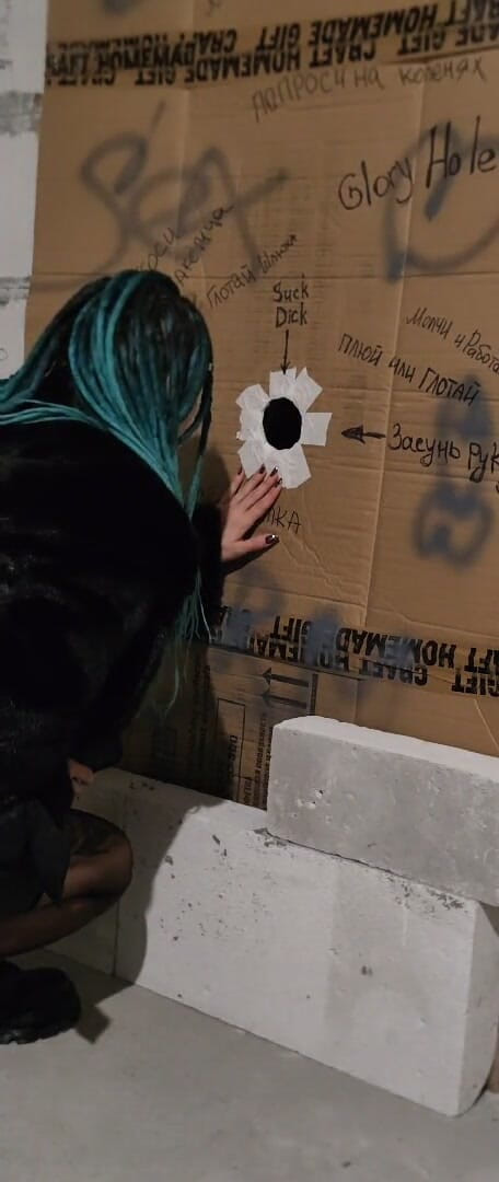 Karina_Queen: Gloryhole at a Construction Site. Dialogues.