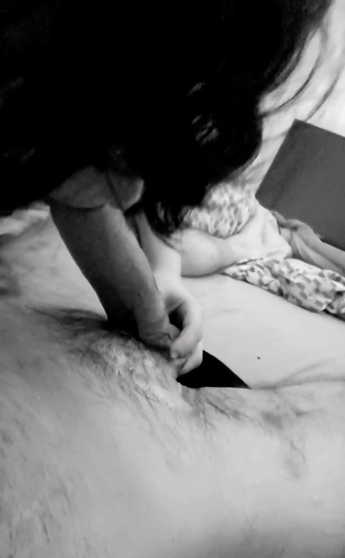 Hard & Rock cc: Une MILF incroyable taille une pipe et une gorge profonde...