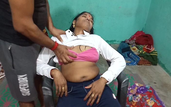 Sumitra-bhabi: Hermanastro folló hermanastra después de desnudarla