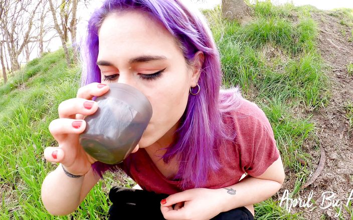 April BigAss: Minum kencing di jalanan dari liburan Argentina, semuanya kuning
