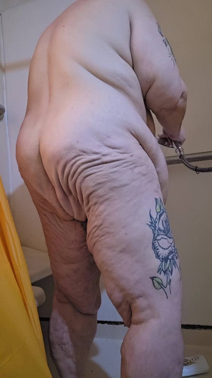 HerculesnVENUS: In the Pouring Shower He Devours That Flower