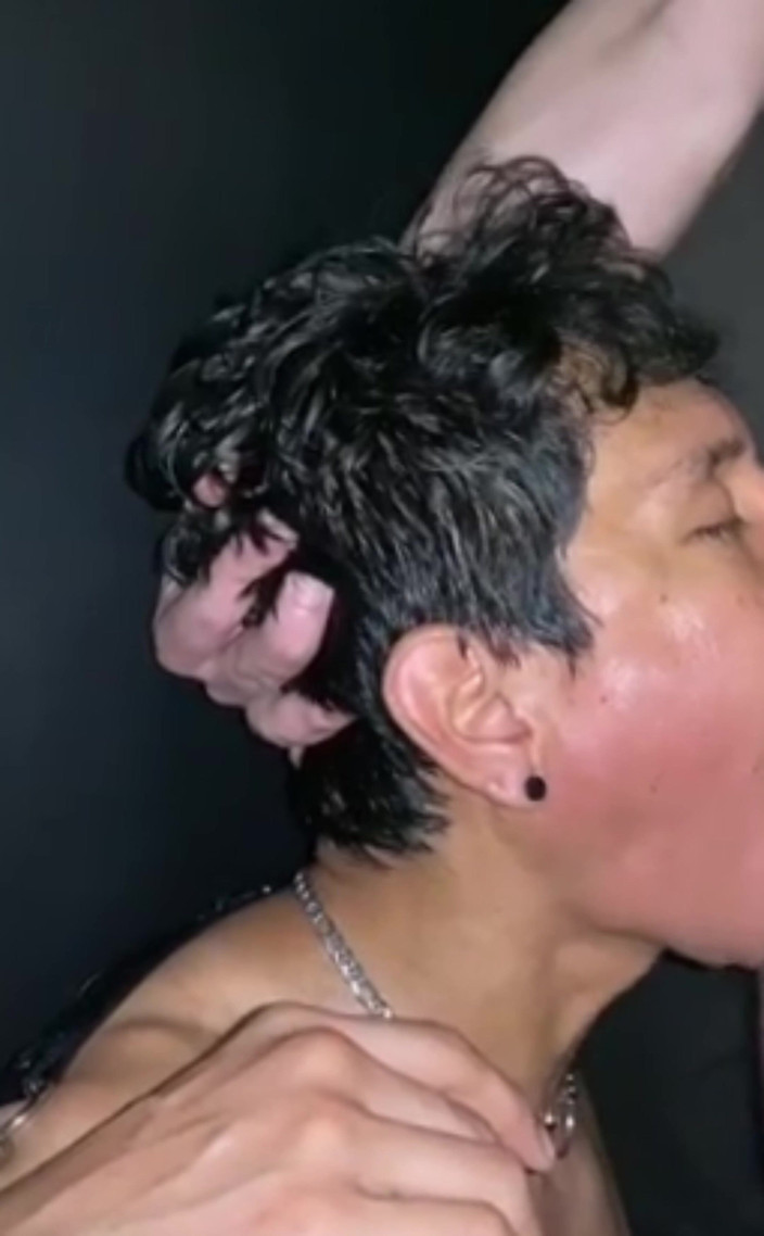 deepthroatec: Sikiliyor ve ağzı dolu hamile