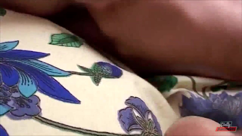 Vere Casalinghe Italia.: Filming the milf slut as she gives him a pump...