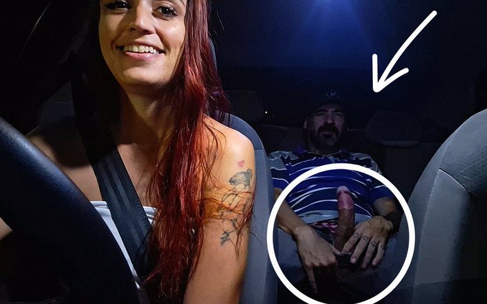 FannySquirting: Vdaná řidička aplikace přistihne cestujícího při masturbaci