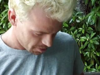 Public Lust: Руда повія стрибає на жорсткому члені на відкритому повітрі
