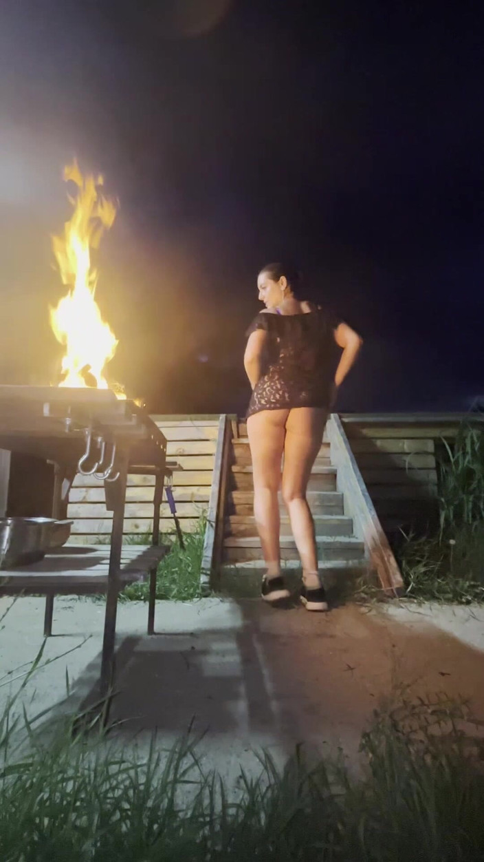 MilfyCalla: सीढ़ी आग से छेड़ना - शीर टॉप, थोंग और धीमा नृत्य