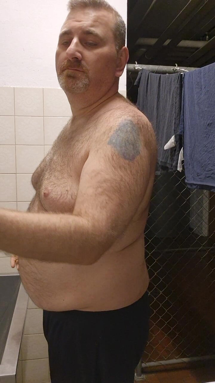 ChubbyDaddyBearLuka: Urși grași și păroși în camera de spălat