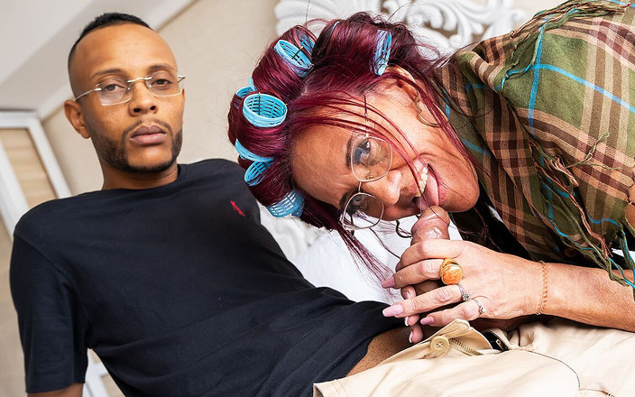 Only Taboo: BBCギターの学生によって破壊された成熟したお尻