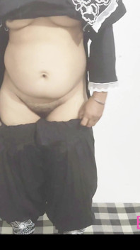 Fată frumoasă indiană punjabi în costum negru savurează sexul