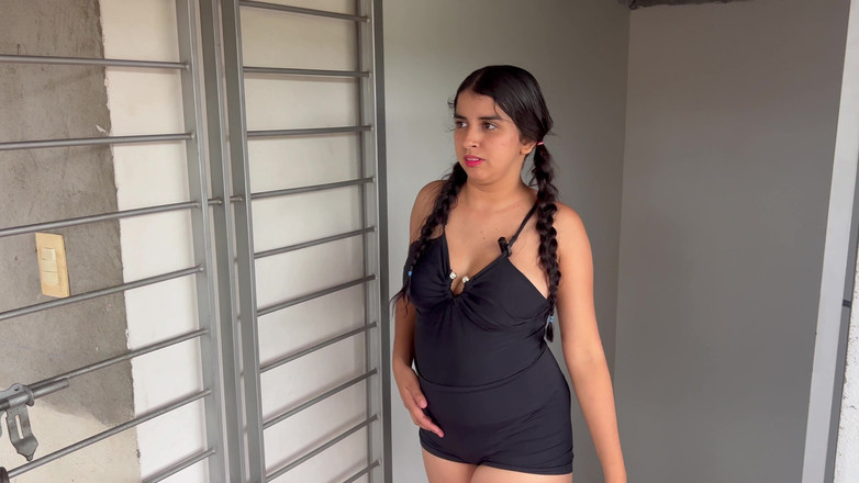 Hilary palvin: Moje nevlastní sestra mě přistihne při masturbaci a ošukám jí...