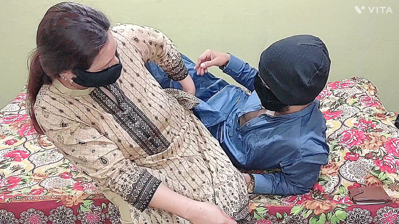 Pakistani CoupleX: Индийскую возбужденную бхабхи жестко трахнули раком