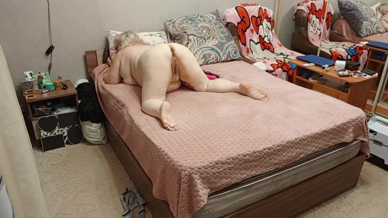 Zona901: Una vicina con un grosso culo rotondo e una fica...