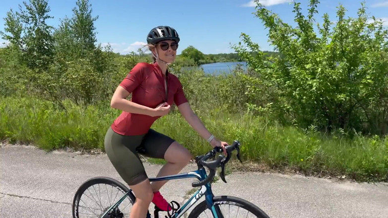 Serenity Cox: Sexy ciclista dá ao marido um boquete antes de receber...