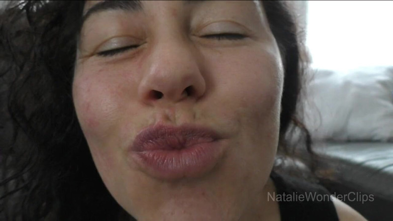 Natalie Wonder: Całowanie twarzy z macochą