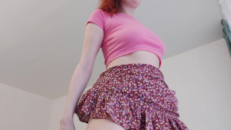 GinnaGg: Chơi với băng vệ sinh trong cận cảnh đầy lông