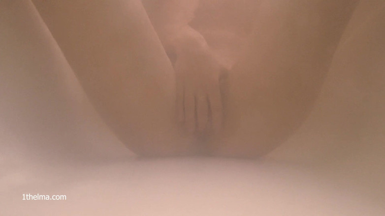 1THELMA: Underwater masturbation and orgasm