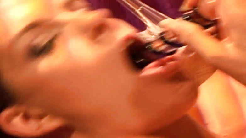 LesbianFantasies: Ces deux bombasses sexy adorent prendre du plaisir avec des...