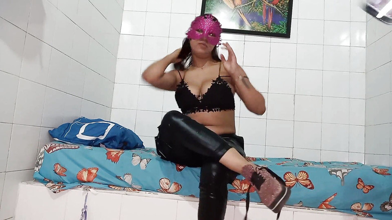 Pikaa6: "Une grosse bite dans la chatte de mon voisin, une...