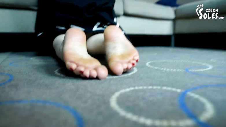 Czech Soles - foot fetish content: Erstaunliche nackte füße eines frechen jungen mädchens!