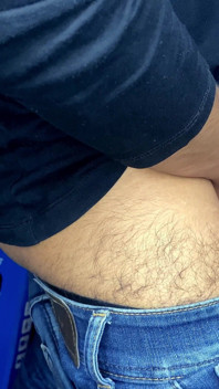 Anal duro para uma estudante com uma saia e sem calcinha. Me fode com força !!