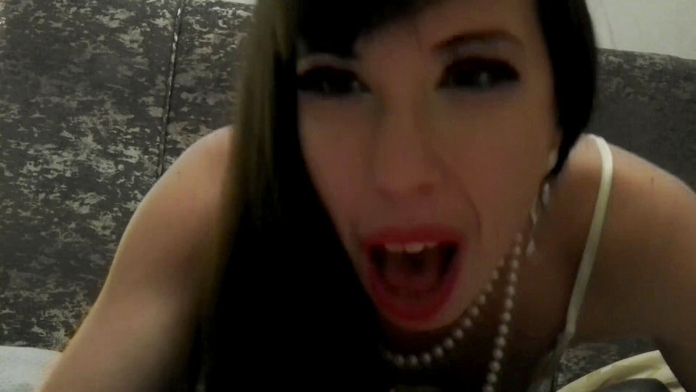 Mistress Mona: Ma belle-mère vous donne des chatouilles matinales spéciales et une...