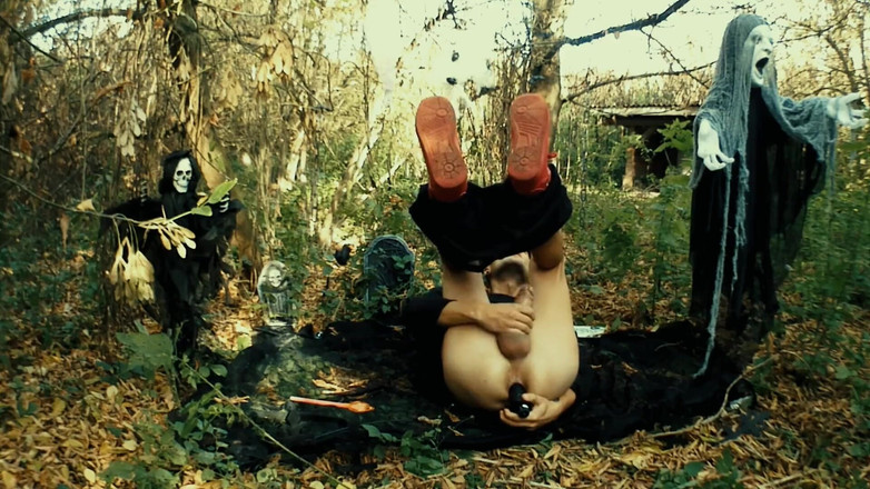 Idmir Sugary: Un démon gémissant d'Halloween obtient un orgasme de la prostate...