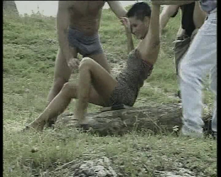 German amateur - 100% German hardcore videos: Hubená kočka si tře kundičku, než je svázaná a ošukaná...