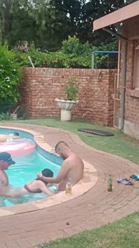 Cewek sange ini ngentot sama 2 kontol sekalian!
