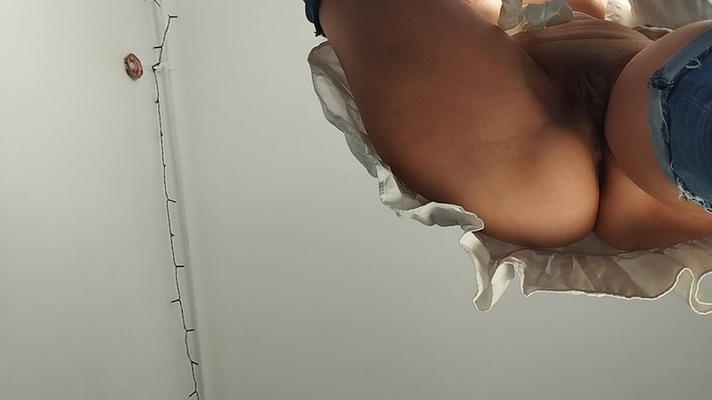 Mirsur: Milf sexy traviesa se prueba ropa desnuda Coño peludo latino...