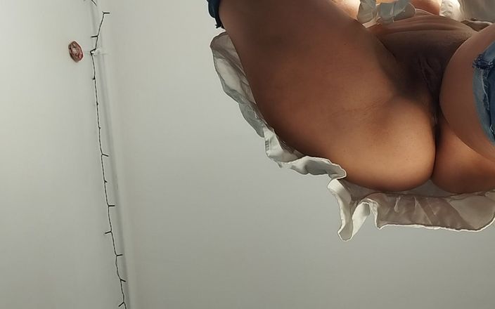 Mirsur: Milf sexy traviesa se prueba ropa desnuda Coño peludo latino...