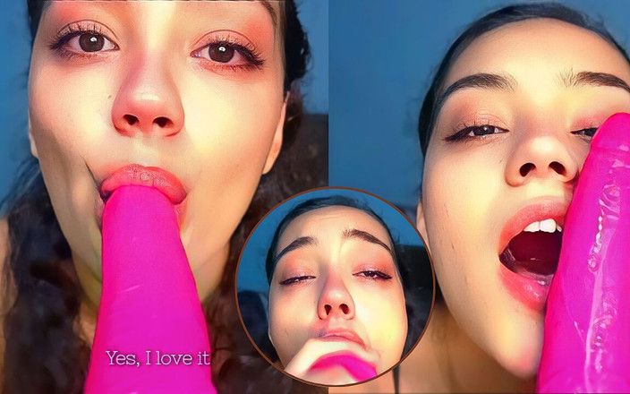 Productoraeros: ディルドをイラマチオし、顔にザーメンを求め続けるホットな女子大生