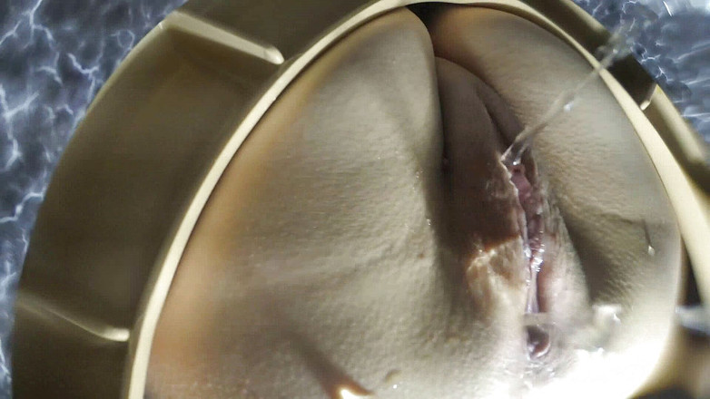 SexyFairyTale: Gadis kencing di toilet