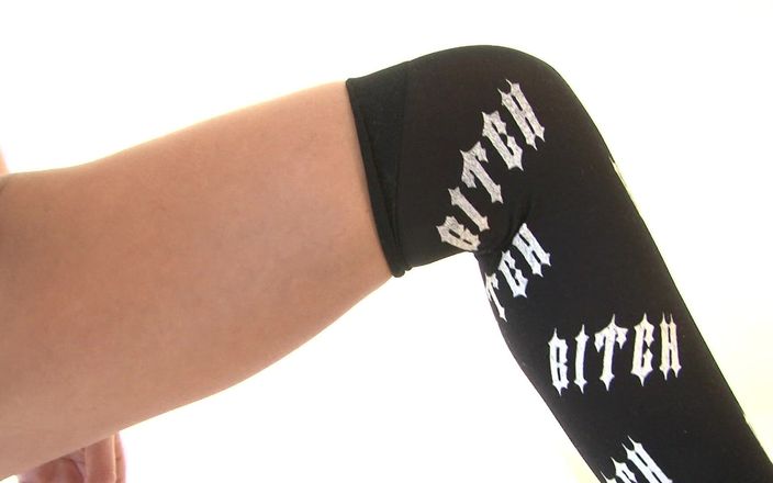 Solo Sensations: 身材完美的黑发美女lacey喜欢玩假阳具