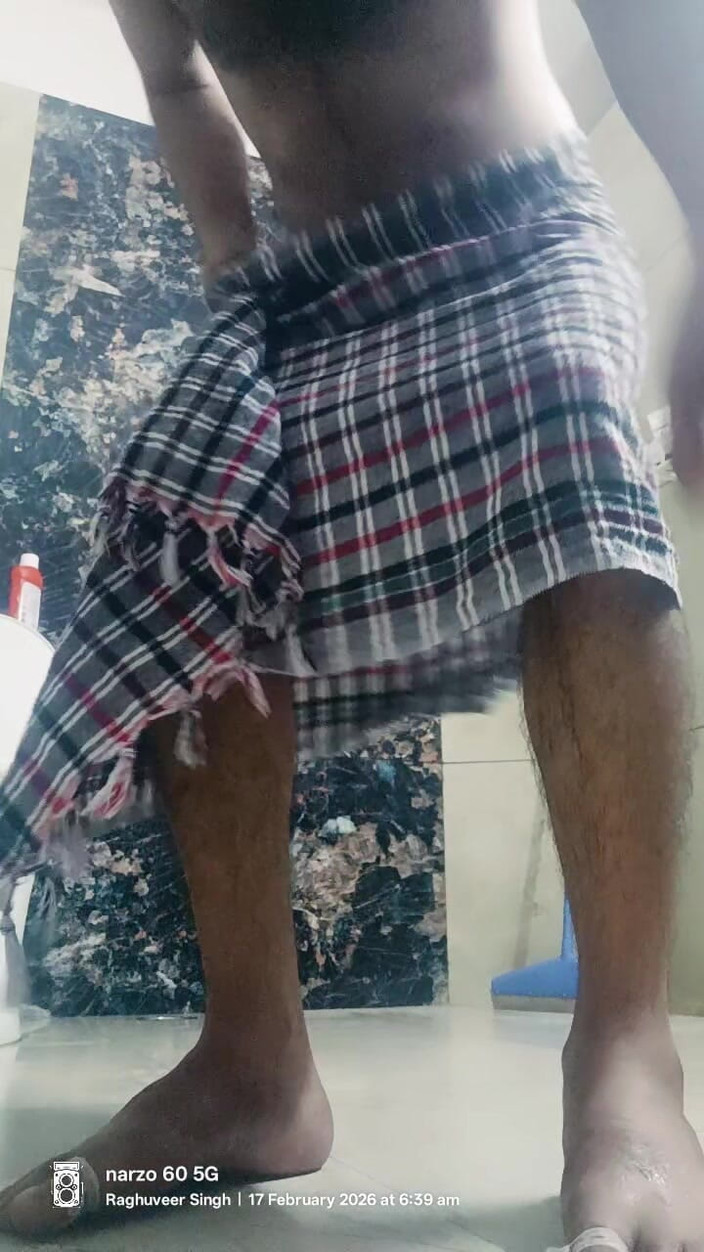 Rajasthani-old-lover: Lelaki desi matang bermandi