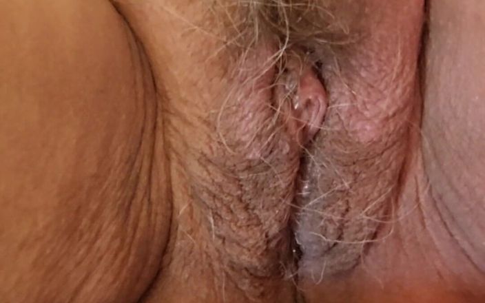 Zilah Luz: Playing with My Hairy Pussy &amp;amp; Hard Clit