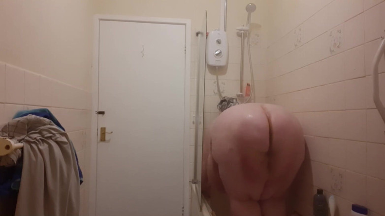 SSBBWLadyBrads: SSBBWshower and belly jiggle playing