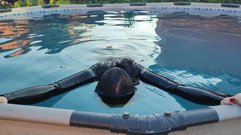 Princess18_: Swimming and Holding My Breath in Very Cold Water