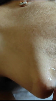 Je la filme en train de se faire éjaculer dans la bouche