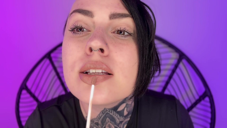 Miss Valentina: Lipgloss Ibadeti