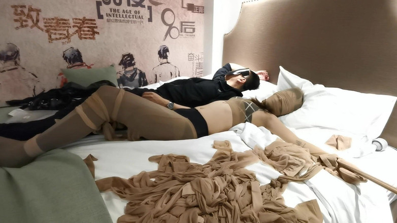 OrangeXXOO: El cuerpo envuelta en medias