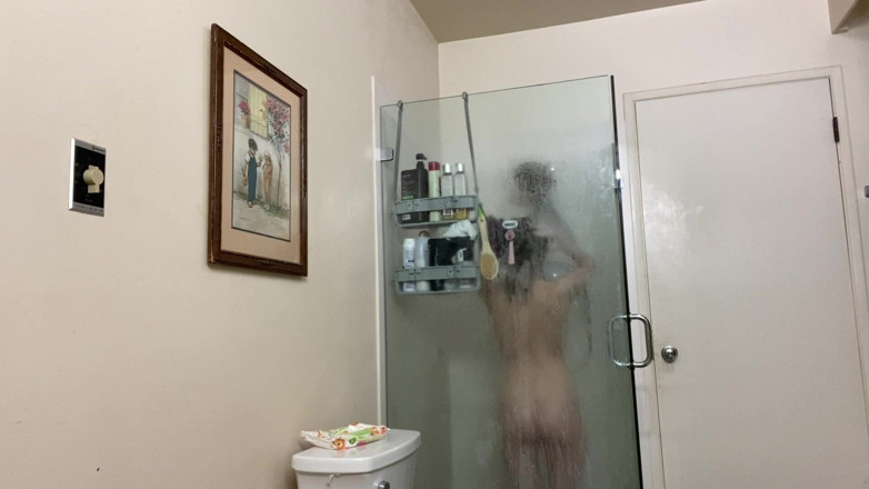 Coco Lovelock: Blonde Gets Soapy & Horny in the Shower